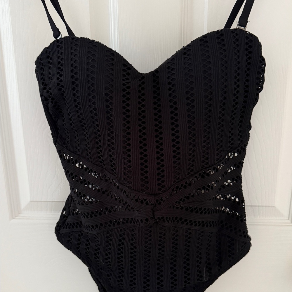 Kenneth Cole Women’s Black Crochet one-piece Large - Picture 5 of 6